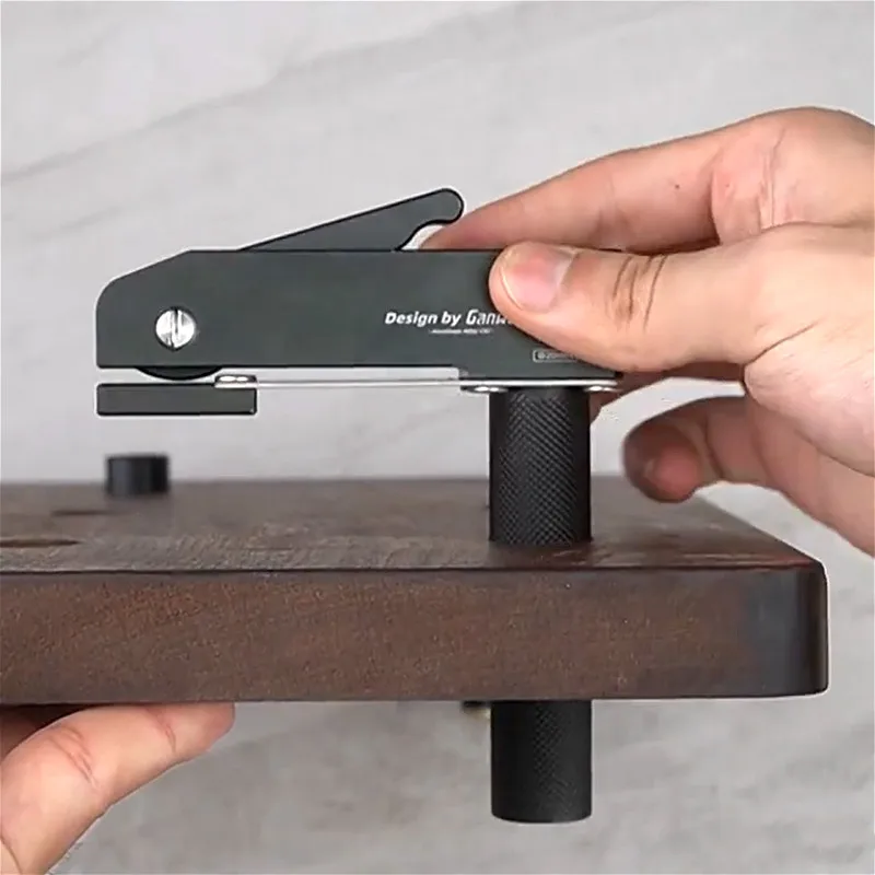 ワークベンチドッグホールクイックアクティングホールドダウンク - Bench Dog Hole のレビューと価格